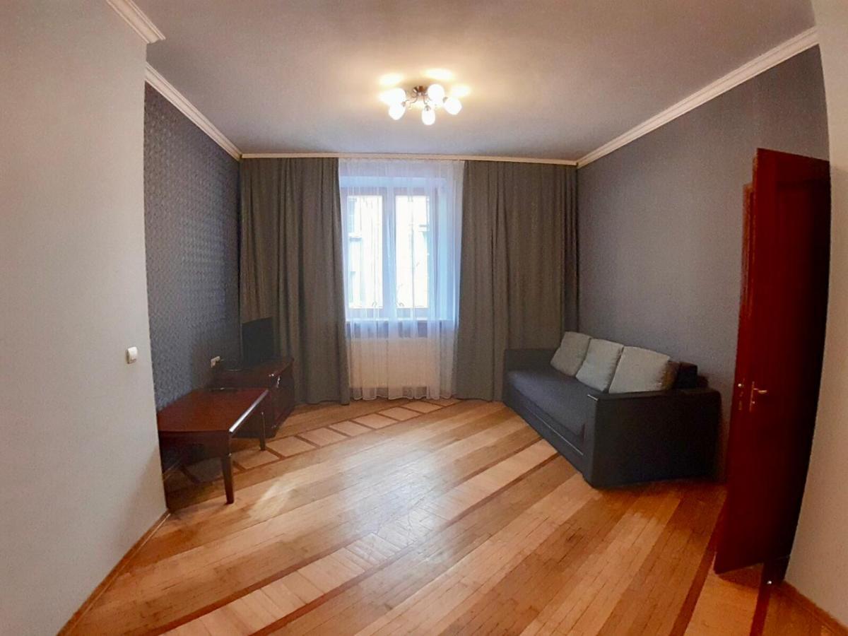 Apartment Hnatuka Center Львів Екстер'єр фото