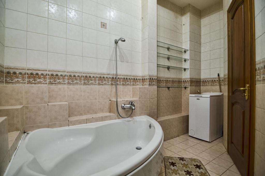 Apartment Hnatuka Center Львів Екстер'єр фото